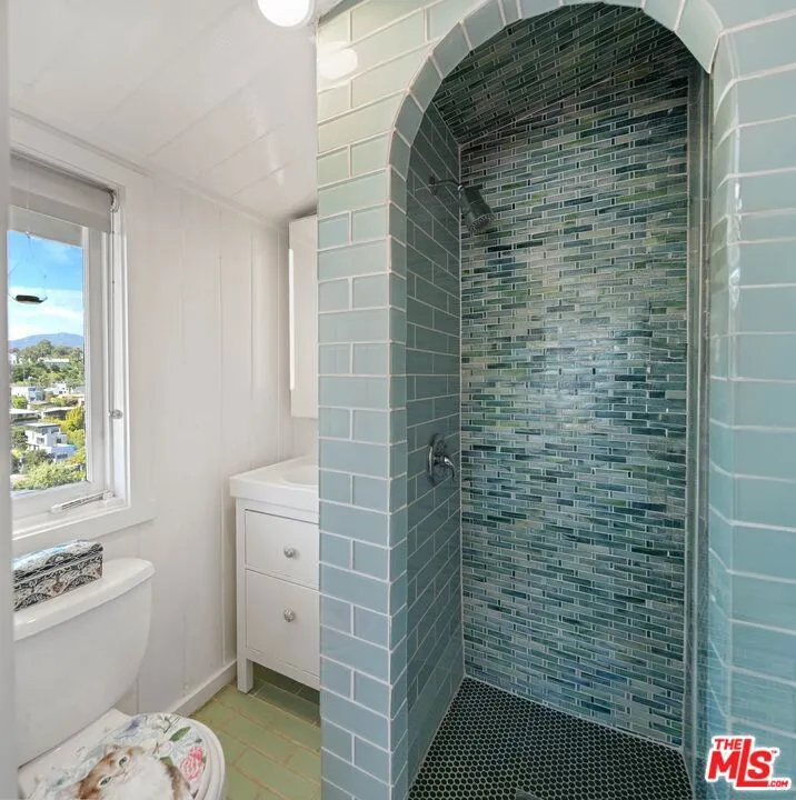 339 Adelaide Drive Santa Monica, CA 90402