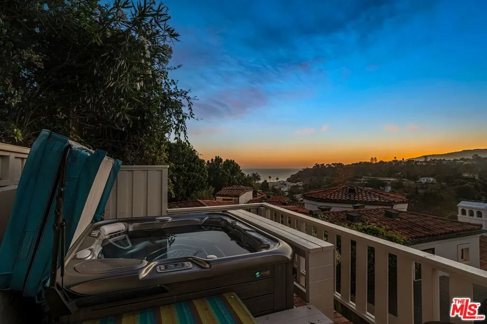 339 Adelaide Drive Santa Monica, CA 90402