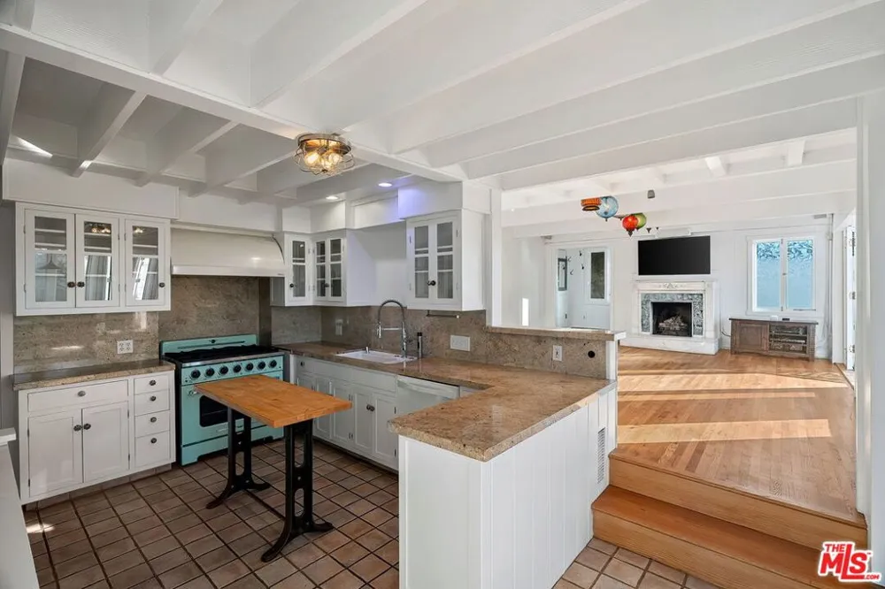 339 Adelaide Drive Santa Monica, CA 90402
