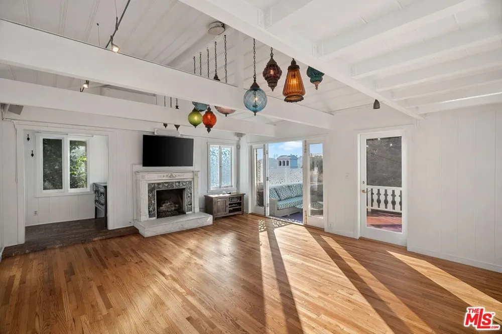 339 Adelaide Drive Santa Monica, CA 90402