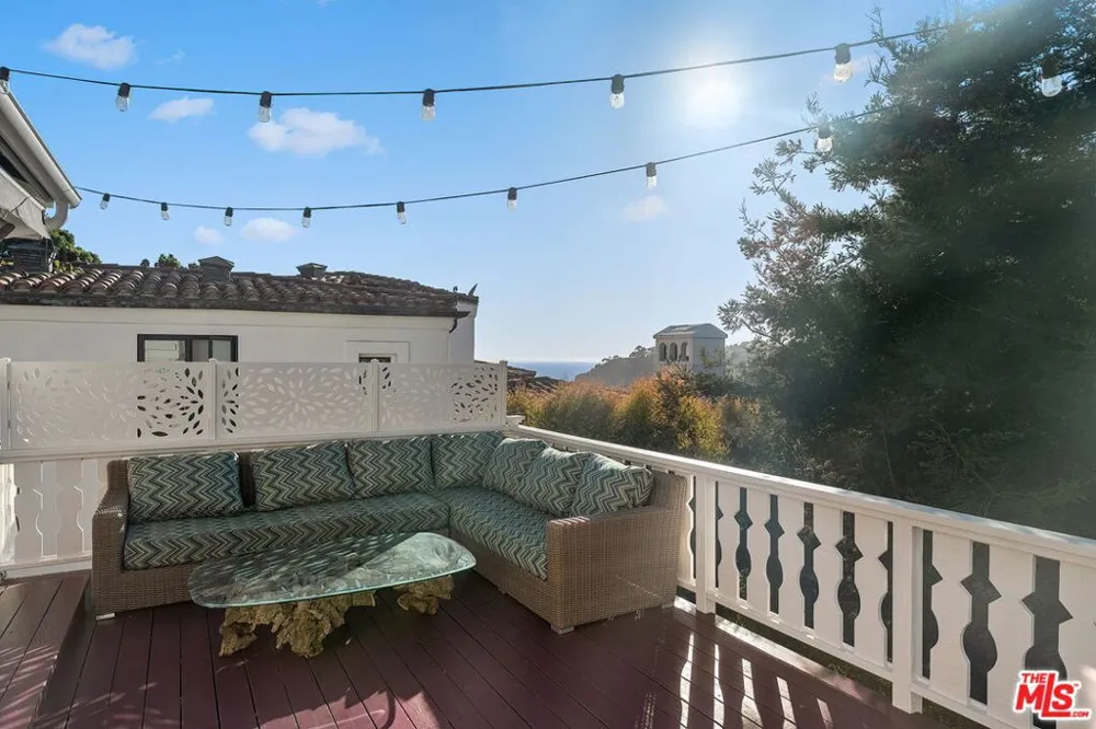 339 Adelaide Drive Santa Monica, CA 90402