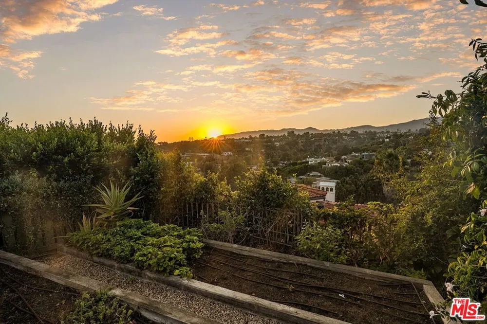 339 Adelaide Drive Santa Monica, CA 90402