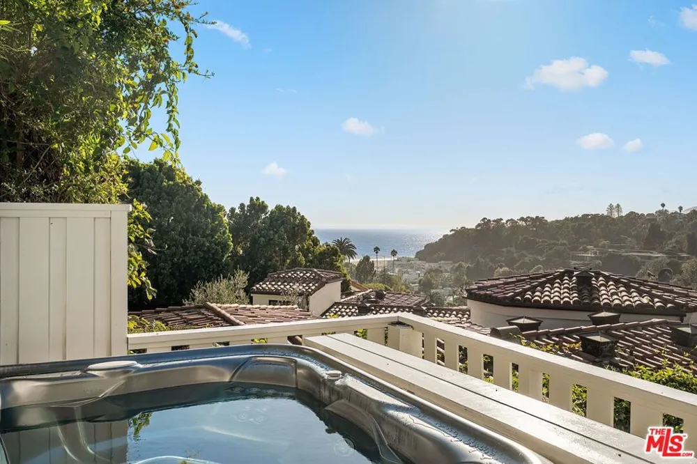 339 Adelaide Drive Santa Monica, CA 90402
