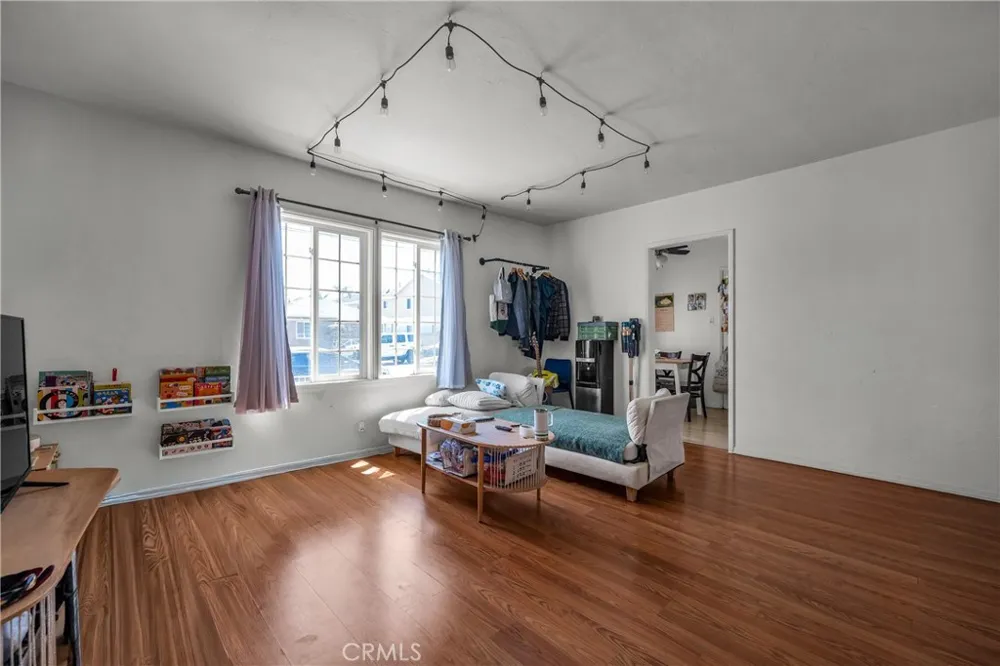 15725 La Salle Avenue Gardena, CA 90247