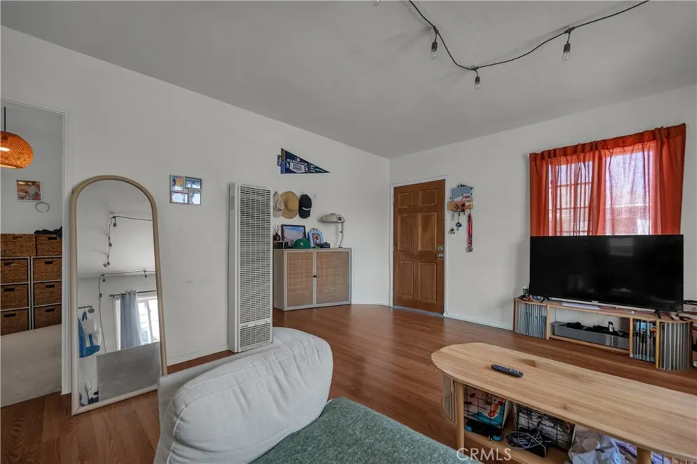15725 La Salle Avenue Gardena, CA 90247