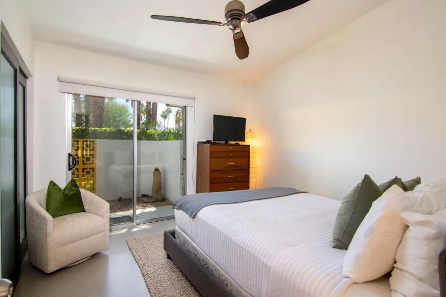 819 High Road Palm Springs, CA 92262