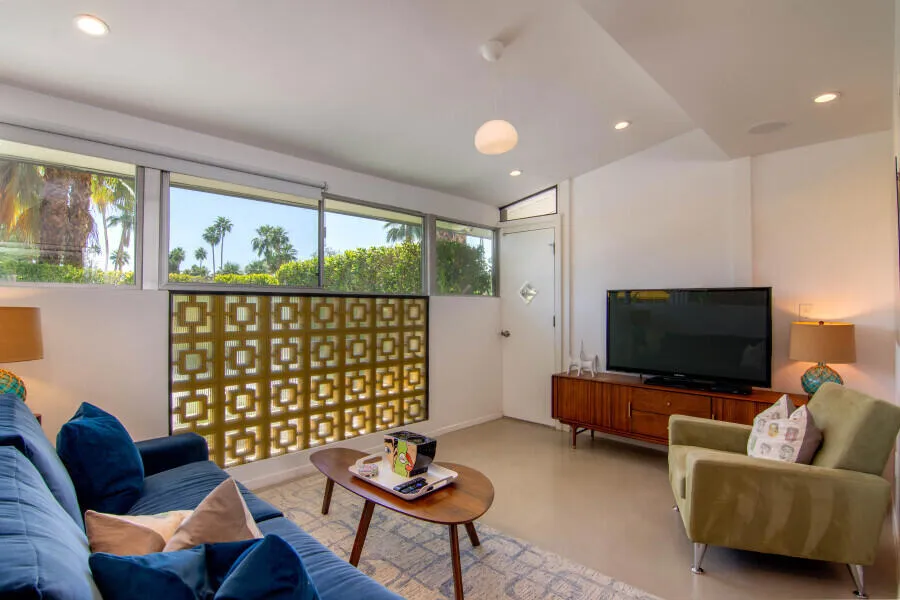 819 High Road Palm Springs, CA 92262