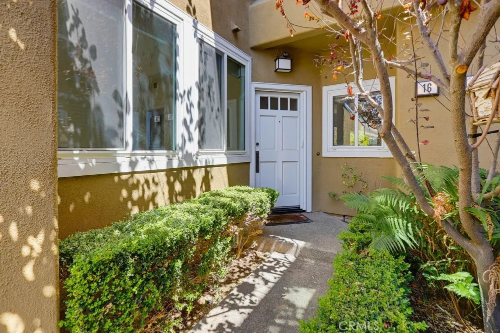16 Lehigh Aisle Irvine, CA 92612