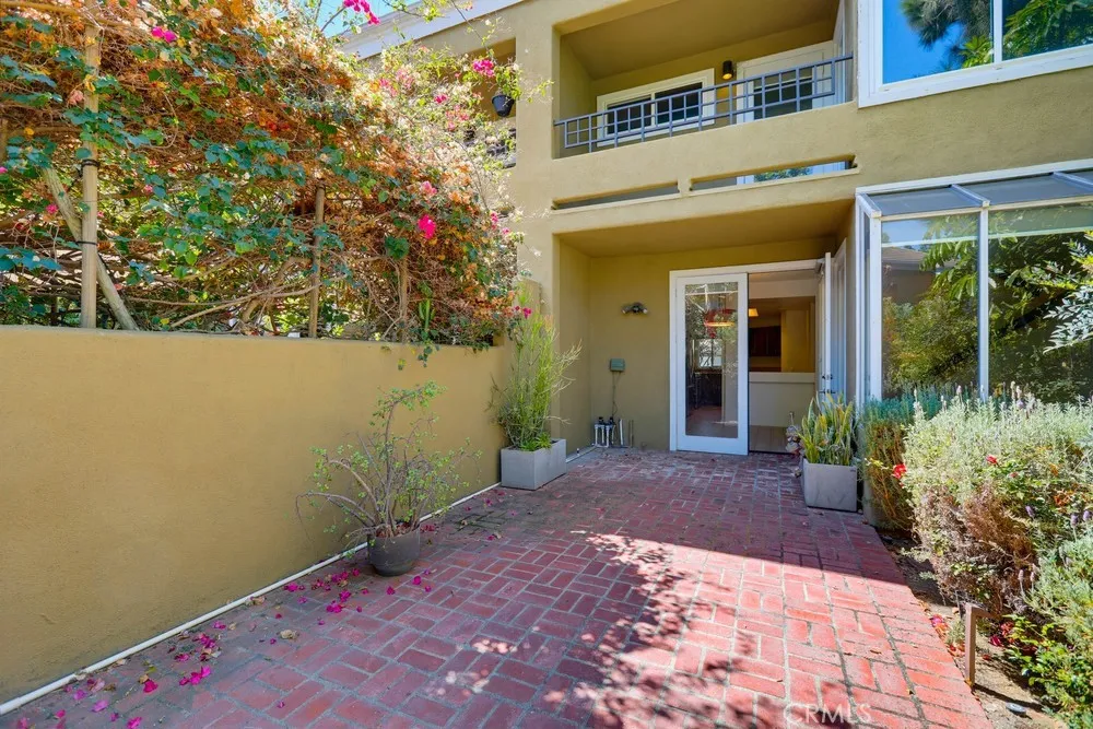 16 Lehigh Aisle Irvine, CA 92612