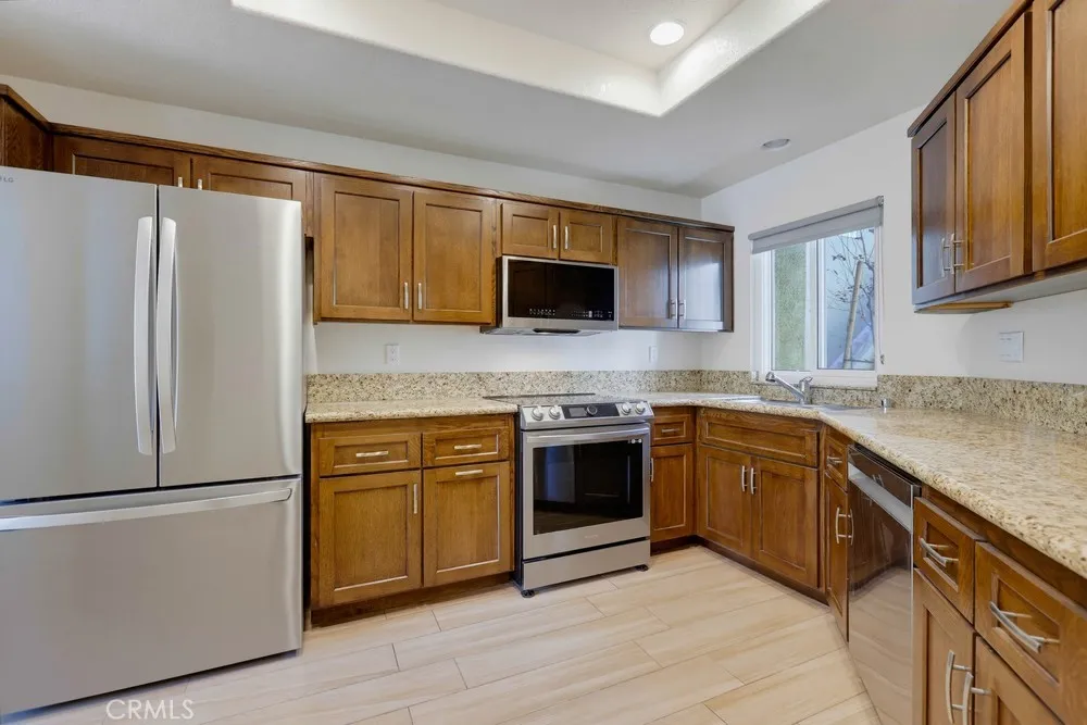 16 Lehigh Aisle Irvine, CA 92612