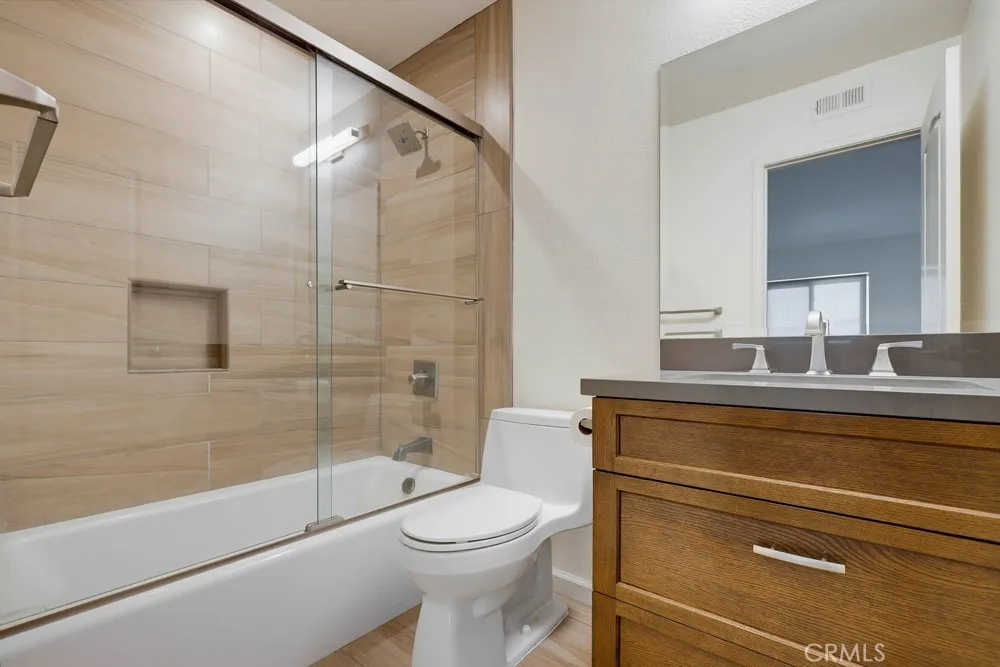 16 Lehigh Aisle Irvine, CA 92612