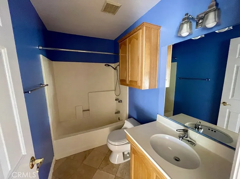 32 Echo Run Irvine, CA 92614