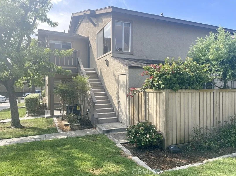 32 Echo Run Irvine, CA 92614