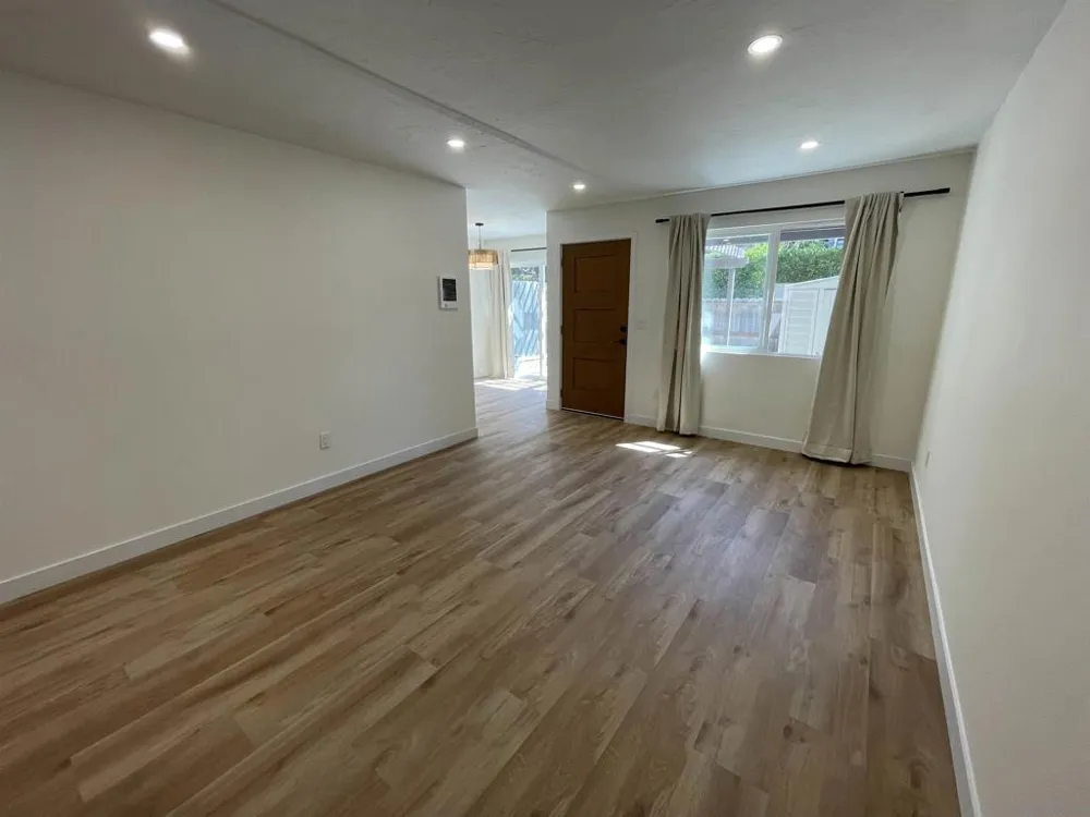 9595 Easter Way #5 San Diego, CA 92121