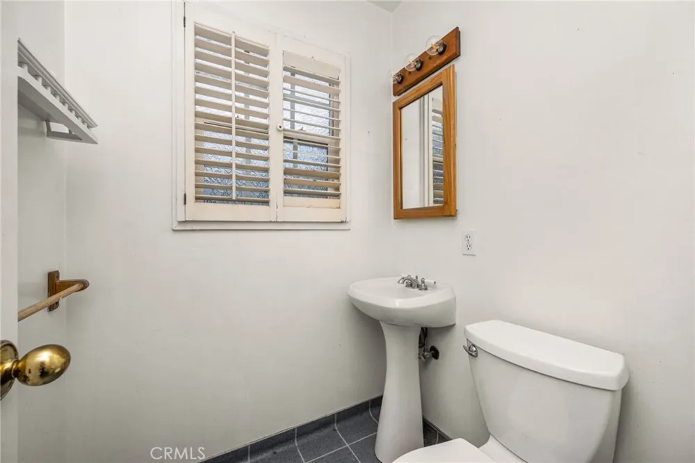 2211 Meyer Costa Mesa, CA 92627