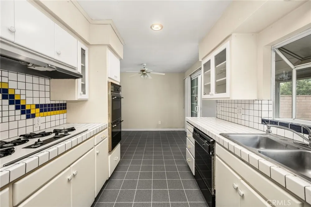 2211 Meyer Costa Mesa, CA 92627