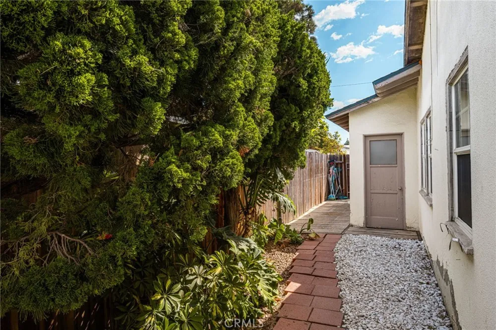 2211 Meyer Costa Mesa, CA 92627
