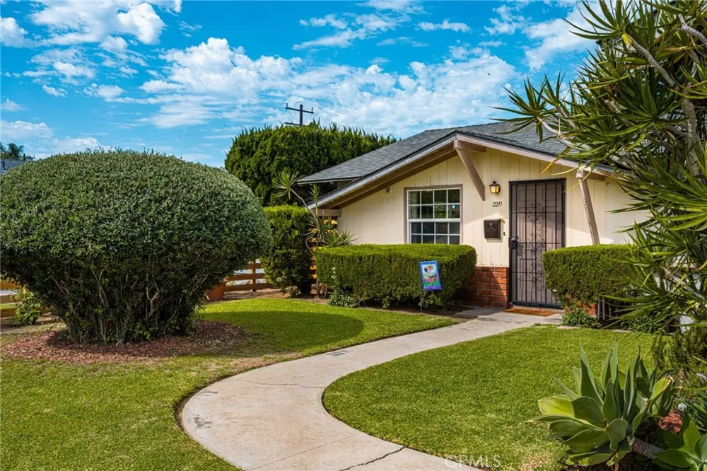 2211 Meyer Costa Mesa, CA 92627