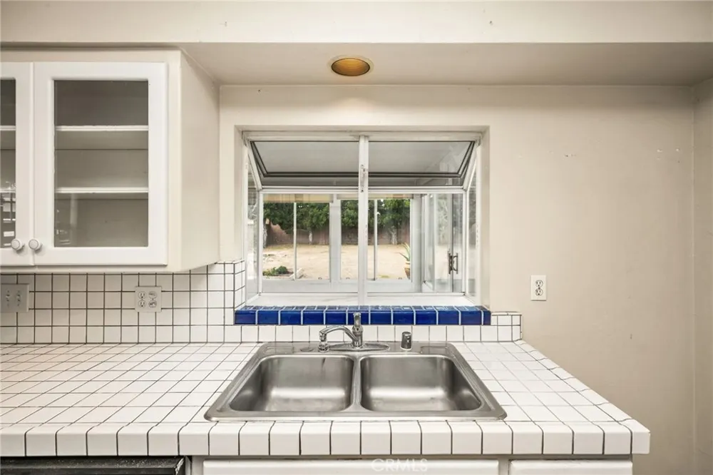2211 Meyer Costa Mesa, CA 92627