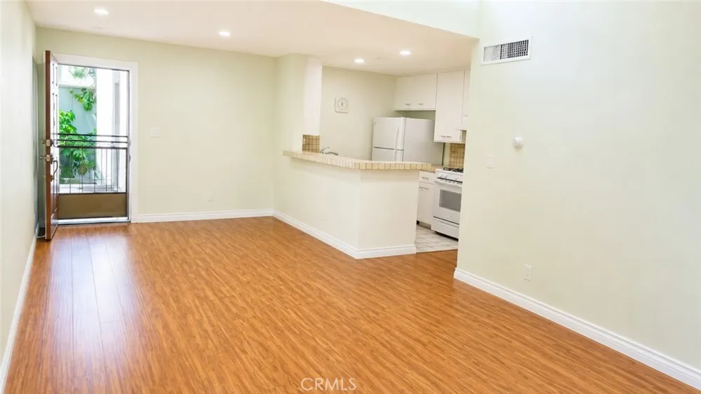 18645 Hatteras Street #206 Tarzana, CA 91356