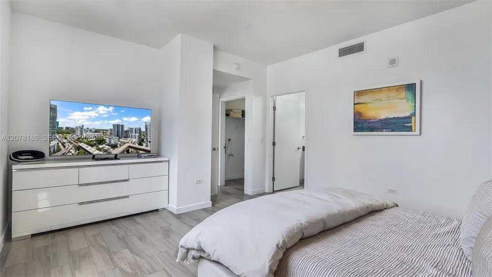 999 SW 1st Ave #2004 Miami, FL 33130