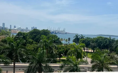 50 Biscayne Blvd #606