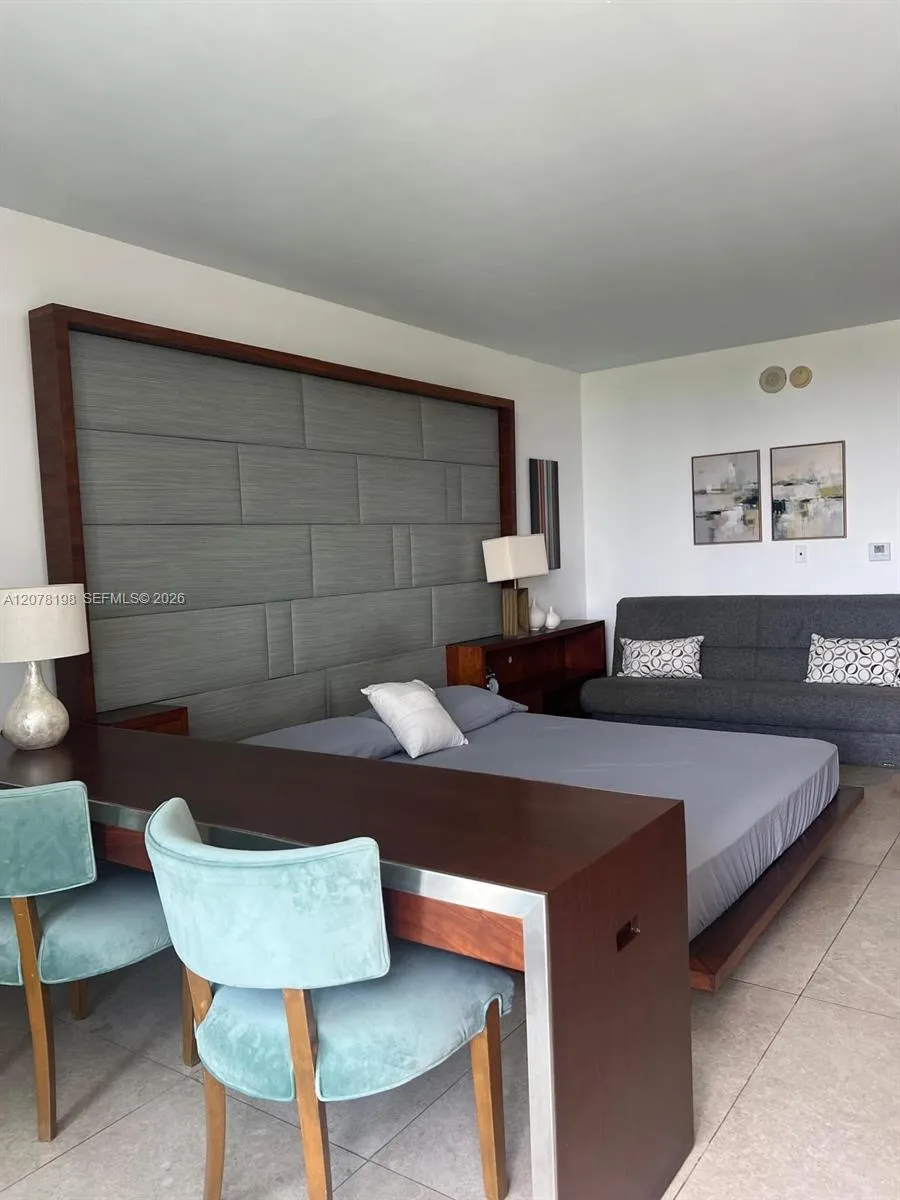 50 Biscayne Blvd #606 Miami, FL 33132