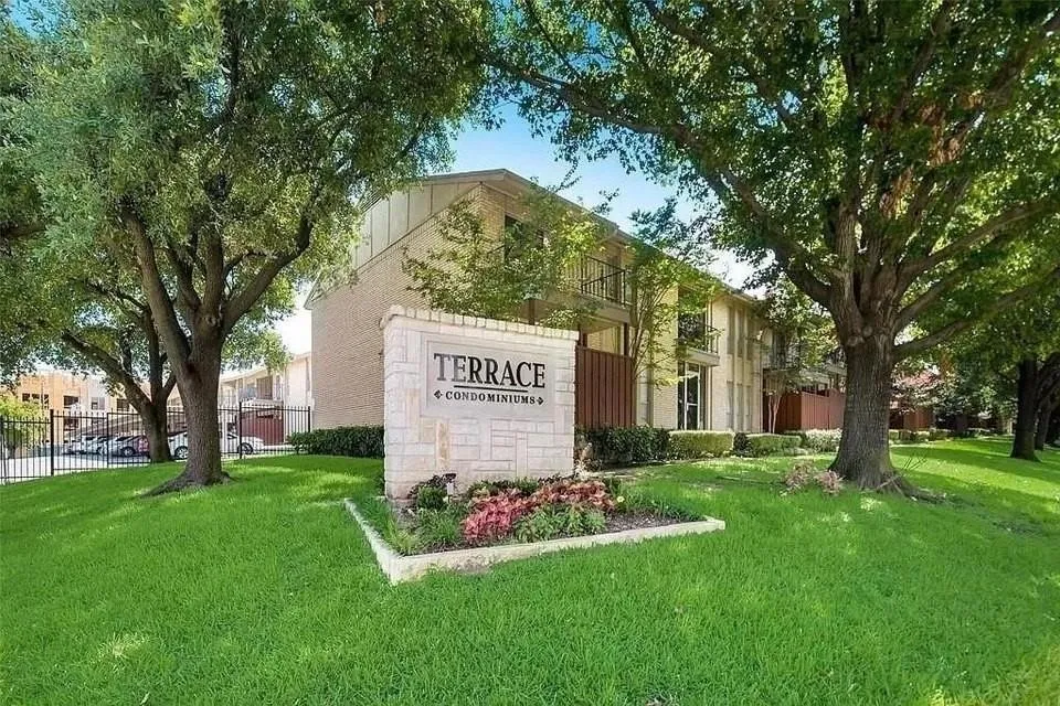 5826 Sandhurst Lane #C Dallas, TX 75206