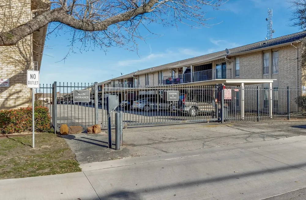5826 Sandhurst Lane #C Dallas, TX 75206