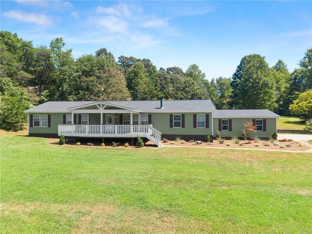 82 Bobbys Drive Cleveland, GA 30528