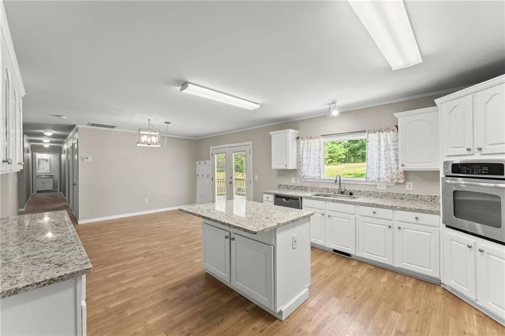 82 Bobbys Drive Cleveland, GA 30528