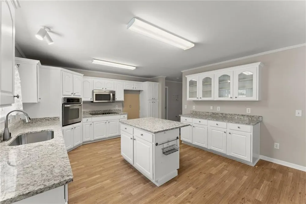 82 Bobbys Drive Cleveland, GA 30528