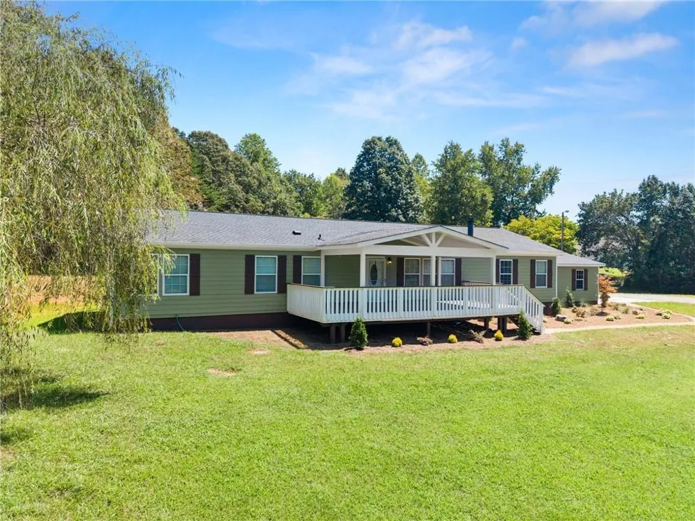 82 Bobbys Drive Cleveland, GA 30528