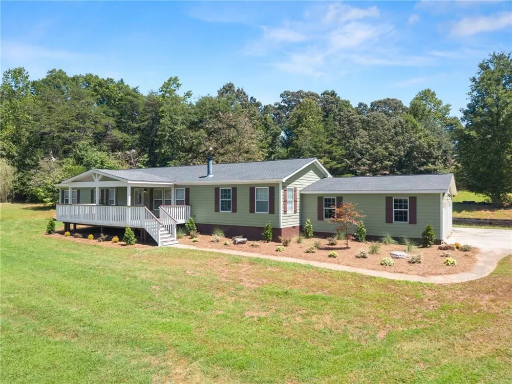 82 Bobbys Drive Cleveland, GA 30528