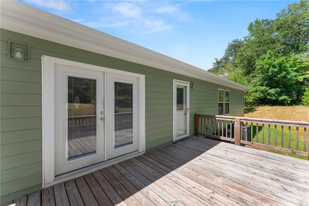 82 Bobbys Drive Cleveland, GA 30528