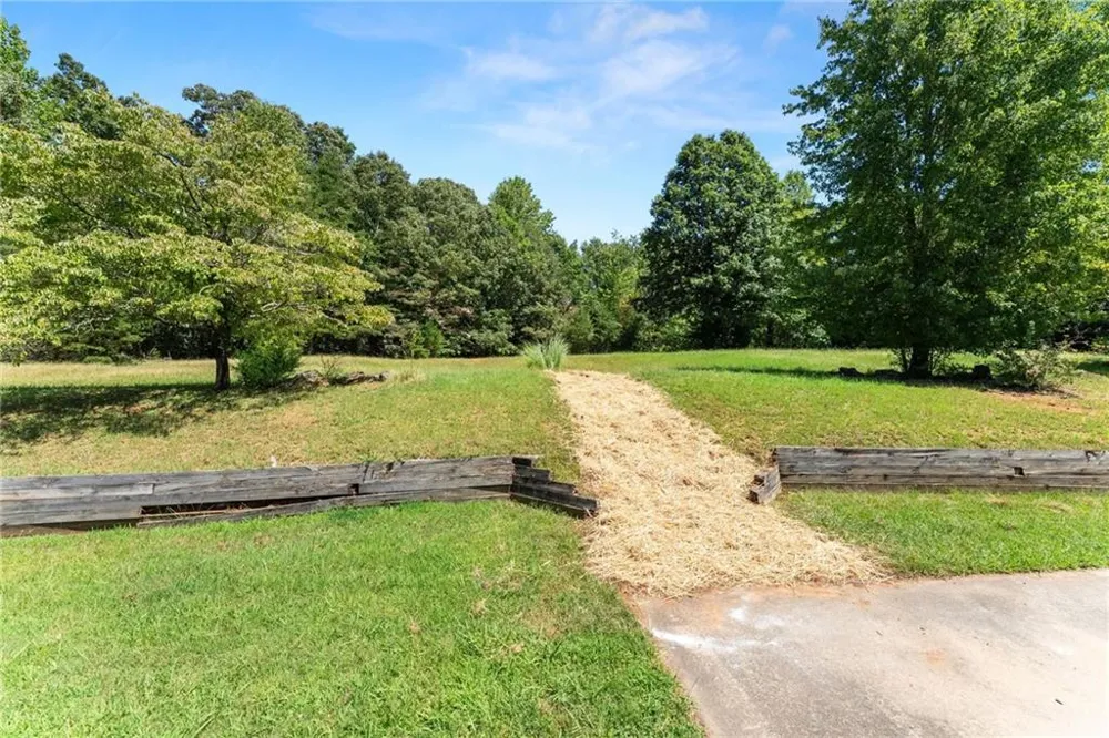 82 Bobbys Drive Cleveland, GA 30528
