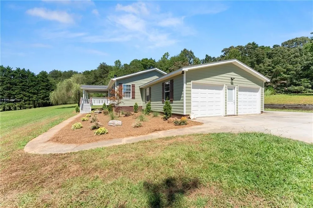 82 Bobbys Drive Cleveland, GA 30528