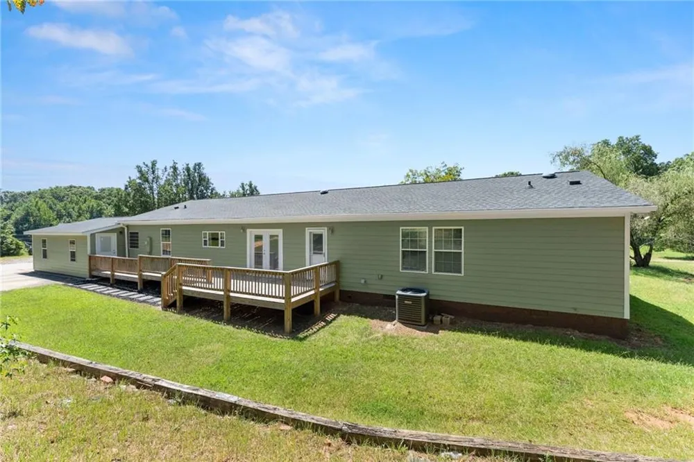 82 Bobbys Drive Cleveland, GA 30528