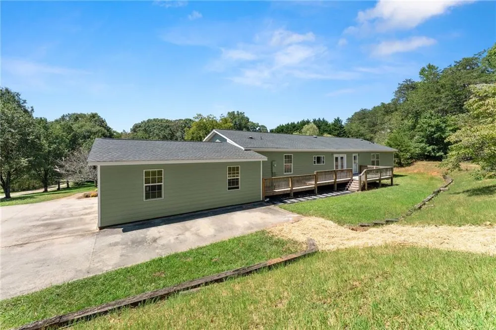 82 Bobbys Drive Cleveland, GA 30528