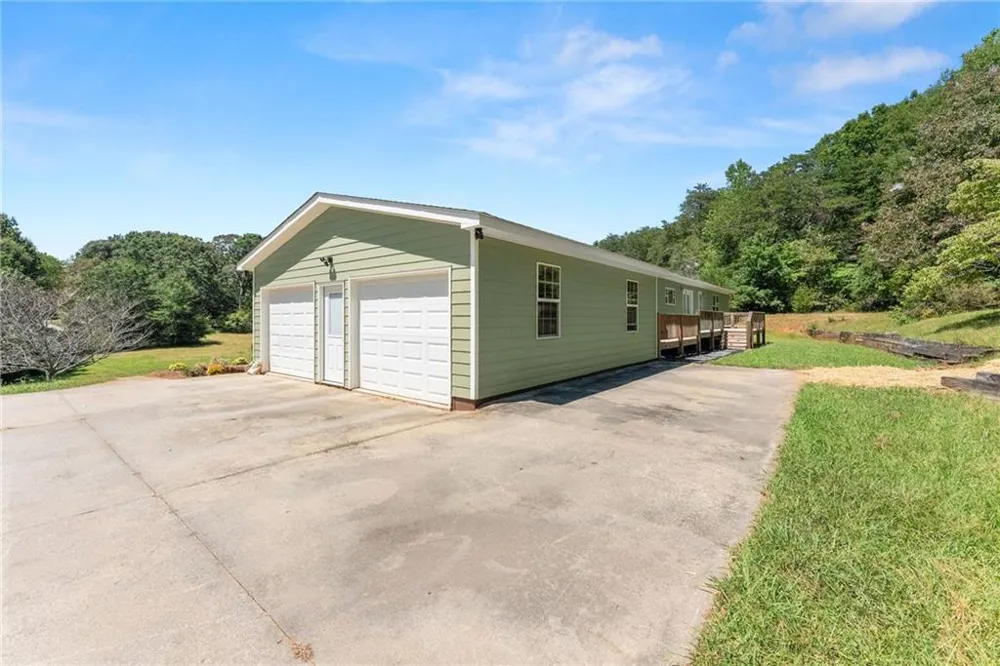 82 Bobbys Drive Cleveland, GA 30528