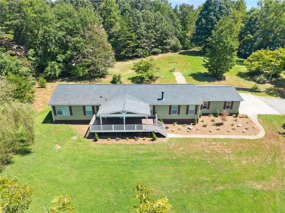 82 Bobbys Drive Cleveland, GA 30528