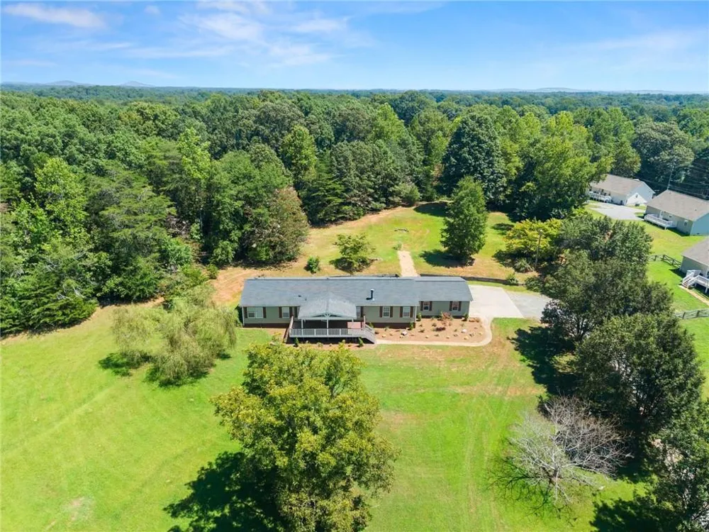 82 Bobbys Drive Cleveland, GA 30528