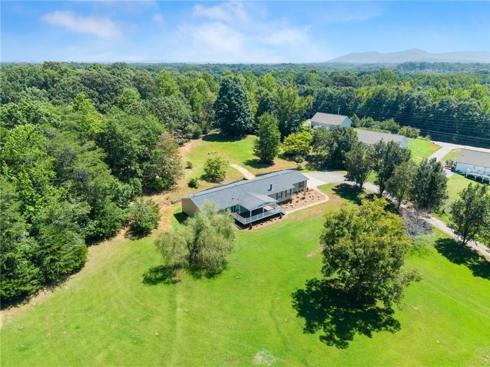 82 Bobbys Drive Cleveland, GA 30528