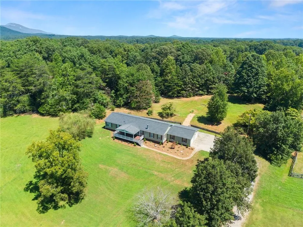 82 Bobbys Drive Cleveland, GA 30528