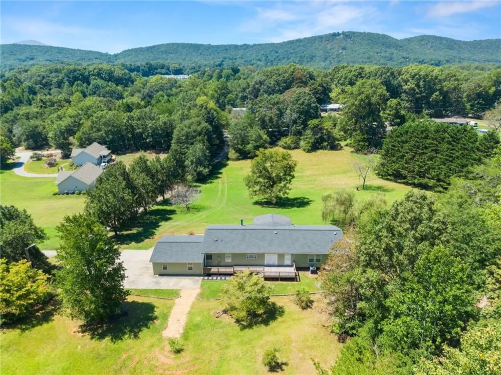 82 Bobbys Drive Cleveland, GA 30528