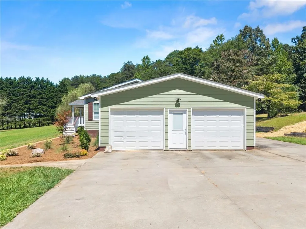 82 Bobbys Drive Cleveland, GA 30528