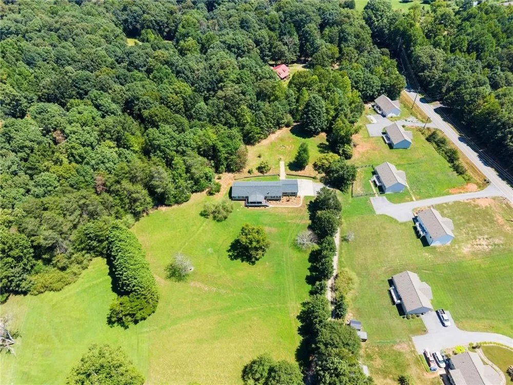82 Bobbys Drive Cleveland, GA 30528