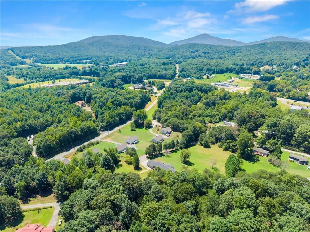 82 Bobbys Drive Cleveland, GA 30528