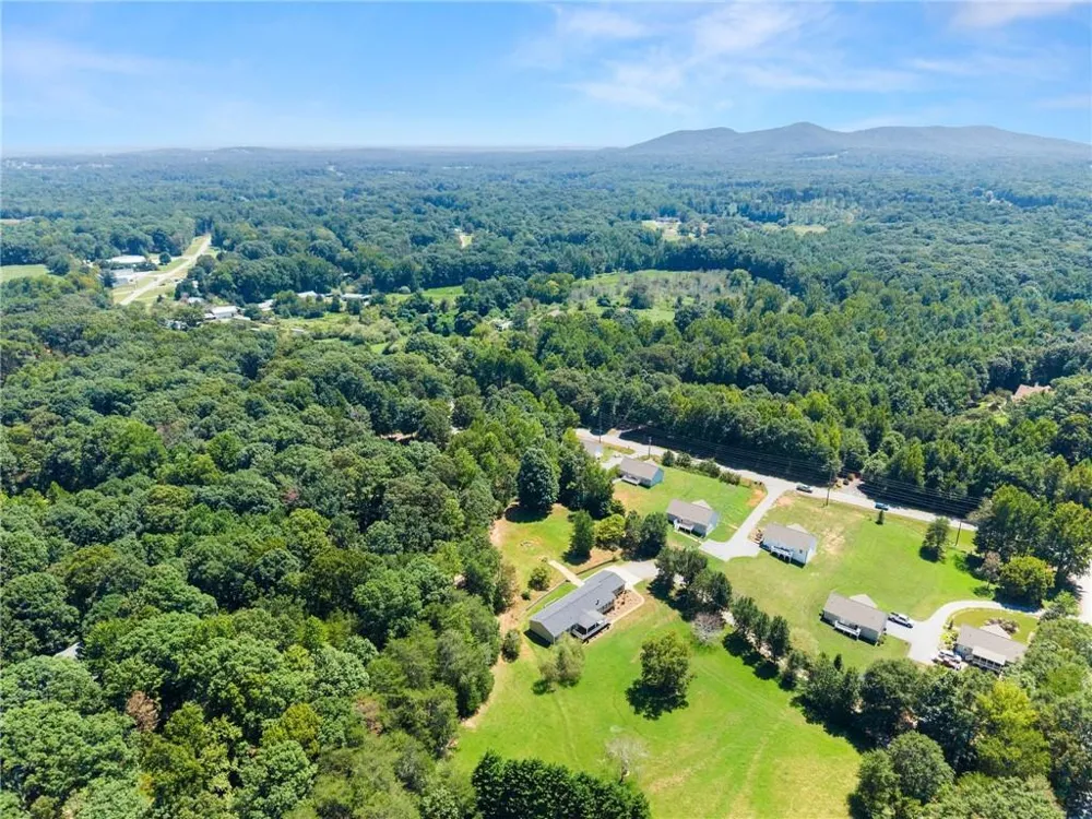 82 Bobbys Drive Cleveland, GA 30528