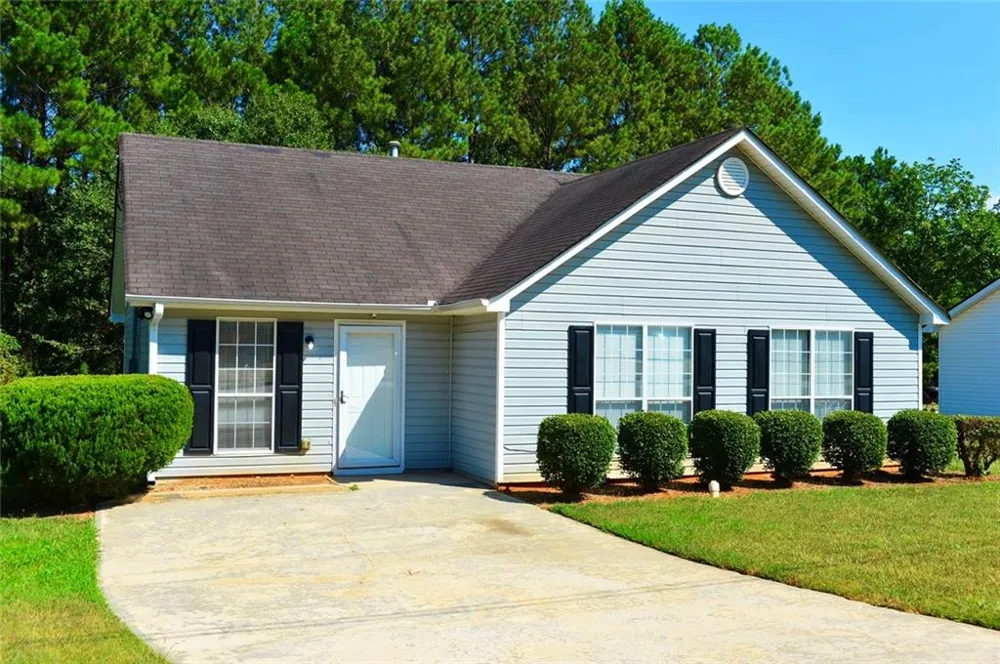 4256 Viewpoint Lane Ellenwood, GA 30294